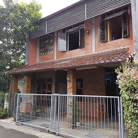 The Brick House Apartment Bandung Exterior foto