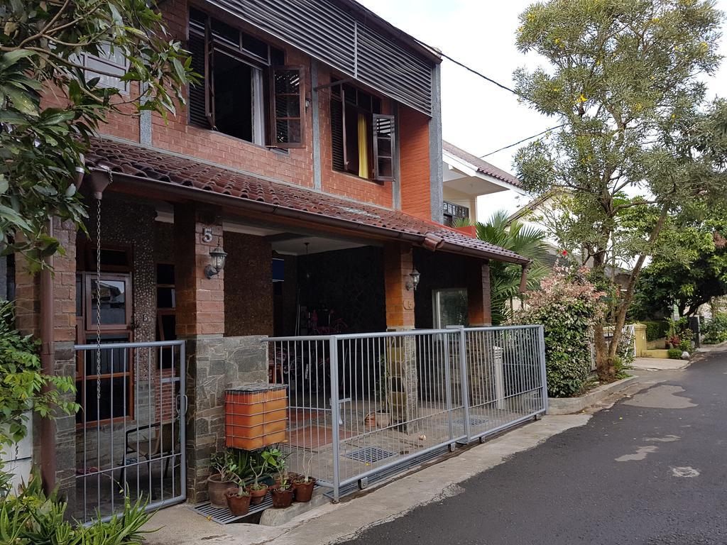 The Brick House Apartment Bandung Exterior foto